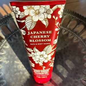 NEW! BATH & BODY WORKS Ultimate Hydration Body Cream JAPANESE CHERRY BLOSSOM